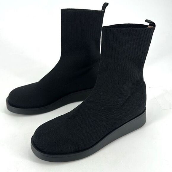 NWOT Journee Collection Women's Ebby Stretch Knit Sock Boots Black Size 10 - Picture 1 of 9